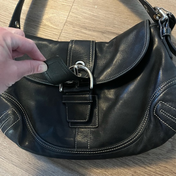 Elegant Black Leather Shoulder Bag - Picture 9 of 9